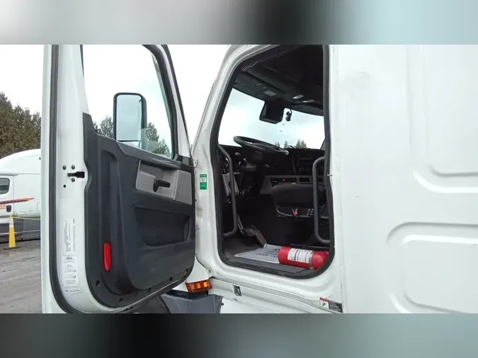 2021 Freightliner Cascadia 126