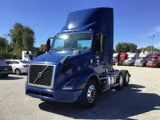 2020 VOLVO VNR300