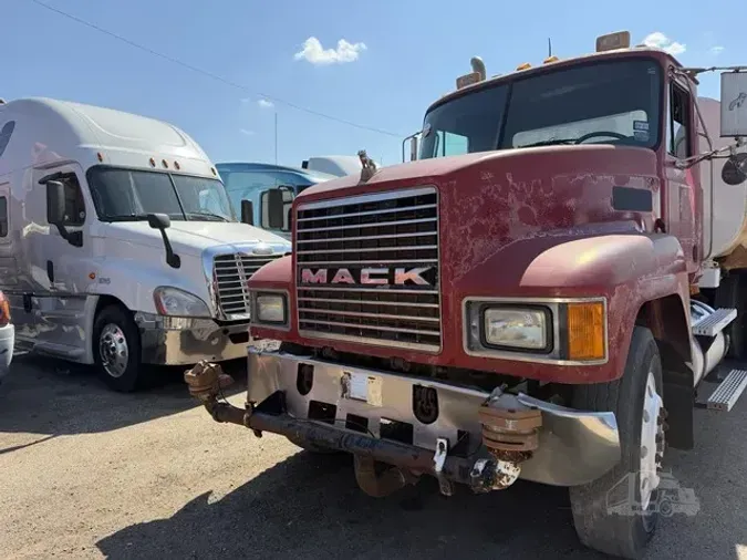 1999 MACK CH61331b5902a317d09113f331e854b67af16