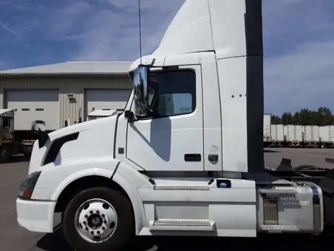 2017 Volvo VNL300