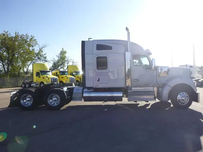 2020 Kenworth W990