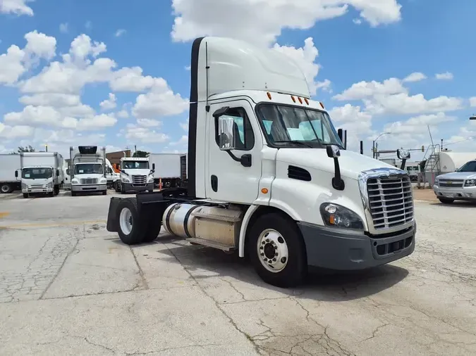 2019 FREIGHTLINER CASCADIA 113
