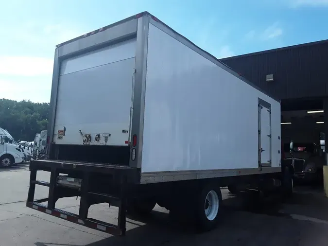 2015 FREIGHTLINER M2 106