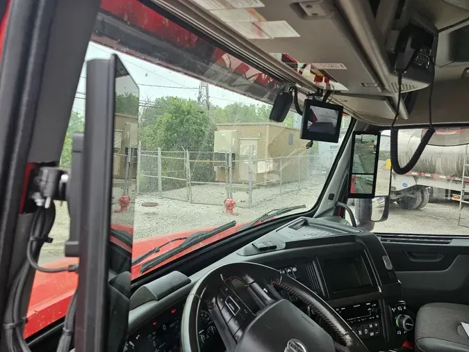 2023 VOLVO VNL64T860