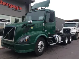 2015 Volvo VNL64T300