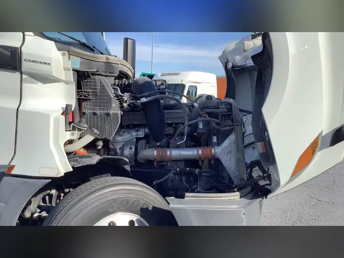 2020 Freightliner Cascadia 126