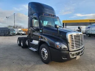 2017 FREIGHTLINER X12564ST