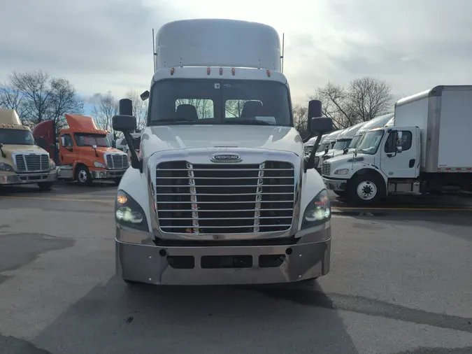 2018 FREIGHTLINER/MERCEDES CASCADIA 125