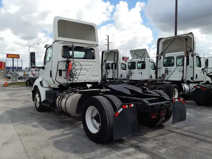 2019 NAVISTAR INTERNATIONAL RH613 DAYCAB S/A
