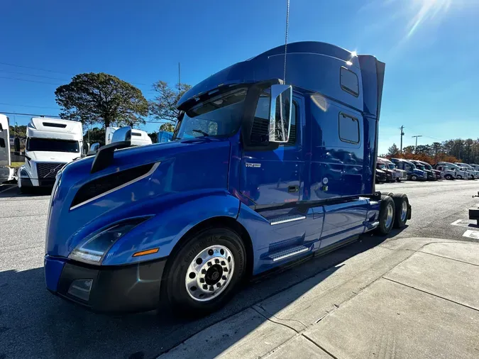 2021 Volvo VNL64T860