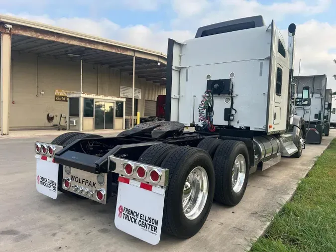 2023 Kenworth W990