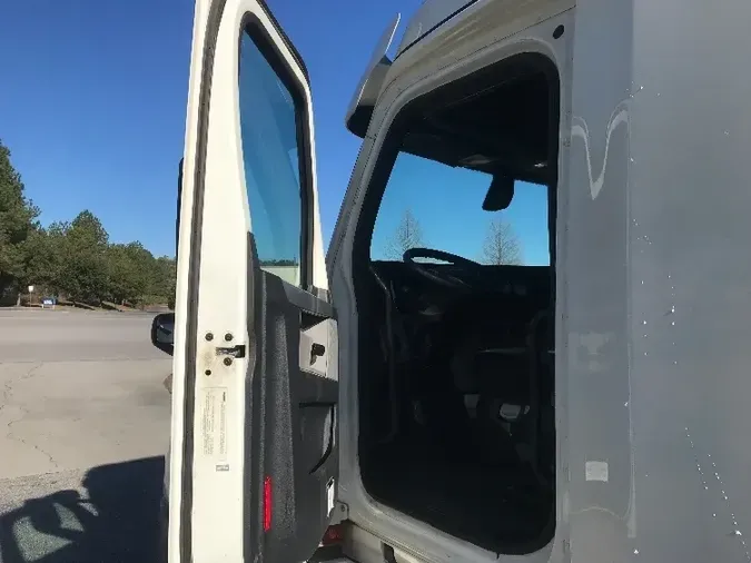 2018 Freightliner T12664ST