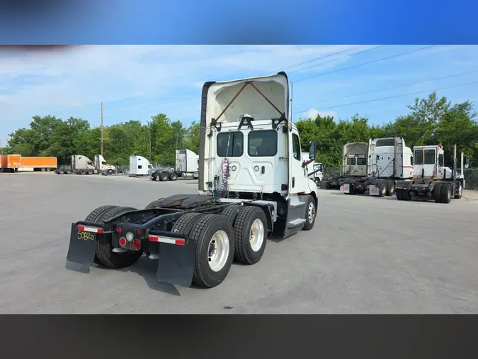 2020 Freightliner Cascadia 126