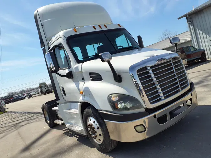 2015 FREIGHTLINER/MERCEDES CASCADIA 113