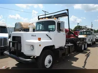 1995 MACK DM688S