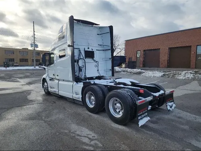 2019 VOLVO VNL760