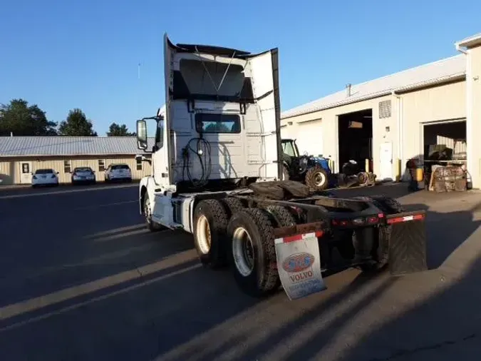 2017 Volvo VNL300