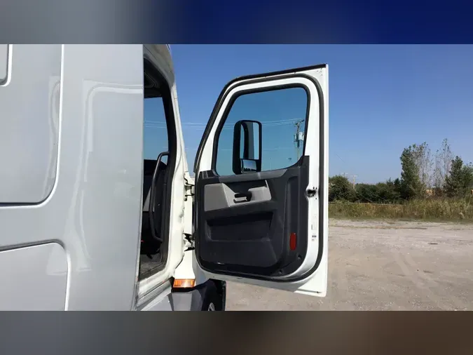 2020 Freightliner Cascadia 126