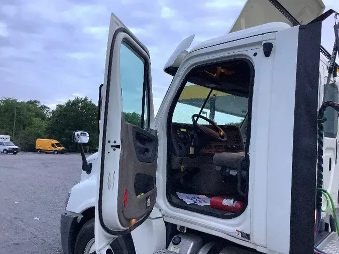 2018 Freightliner X12564ST