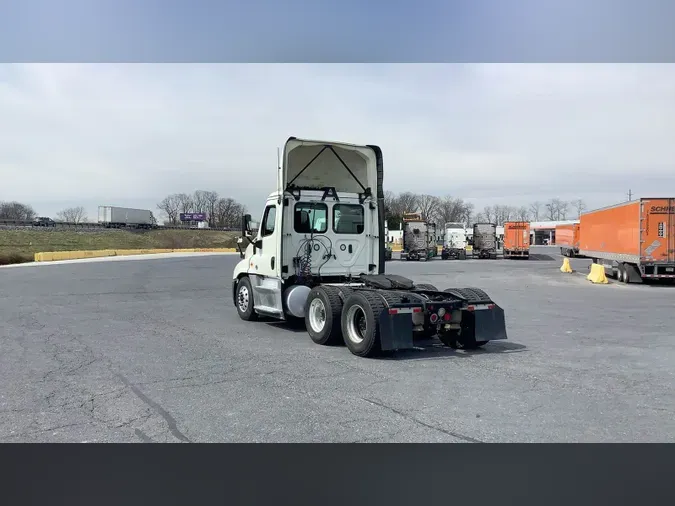 2019 Freightliner Cascadia 125