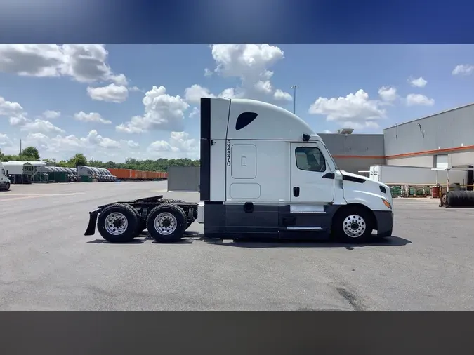 2022 Freightliner Cascadia 126
