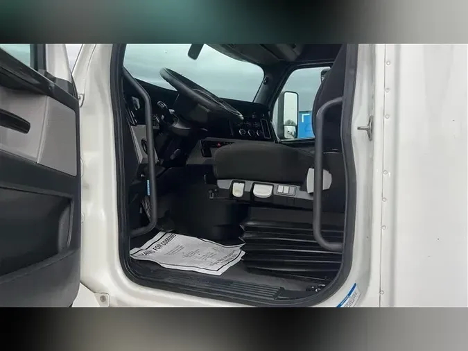 2019 FREIGHTLINER CA126