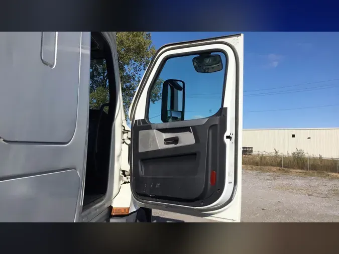 2021 Freightliner Cascadia 126