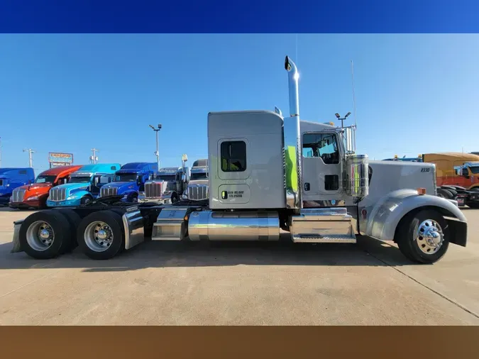 2023 Kenworth W900L