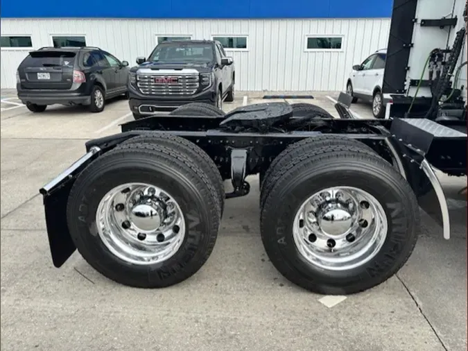 2023 Freightliner Cascadia 126