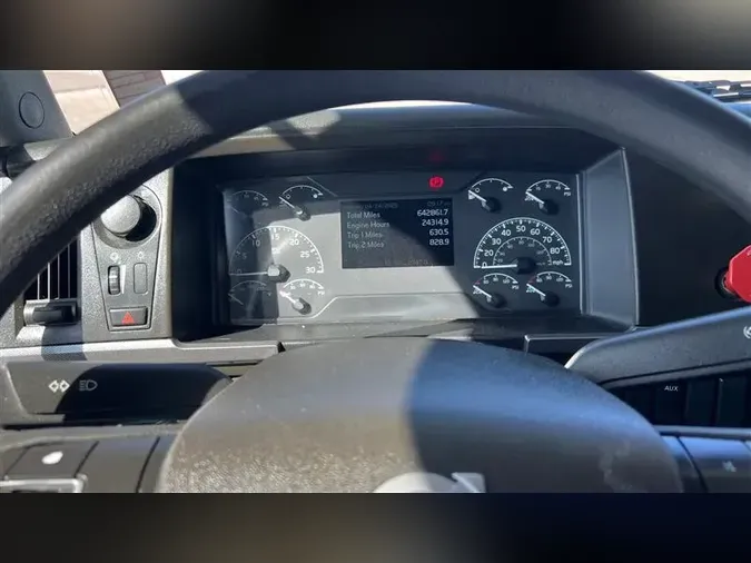 2021 VOLVO VNL860