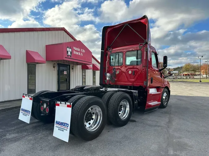 2021 FREIGHTLINER CASCADIA 126