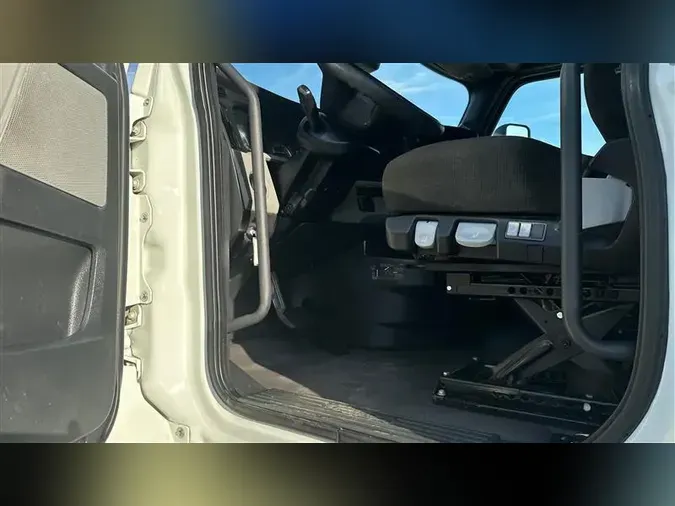 2021 FREIGHTLINER CA126