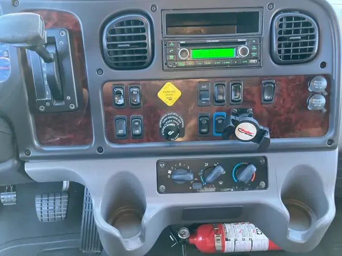 2017 FREIGHTLINER/MERCEDES M2 106
