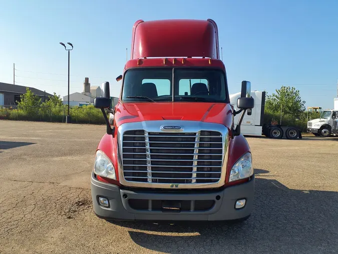 2013 FREIGHTLINER/MERCEDES CASCADIA 125