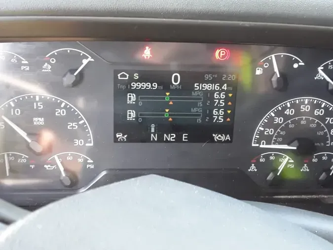 2020 VOLVO VNL64T-760