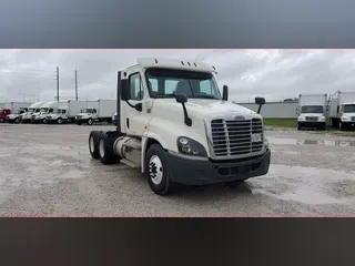 2018 FREIGHTLINER X12564ST