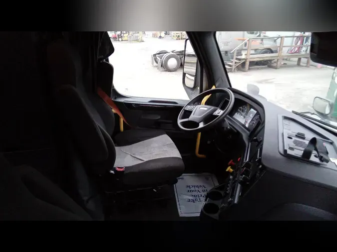 2023 Freightliner Cascadia 126
