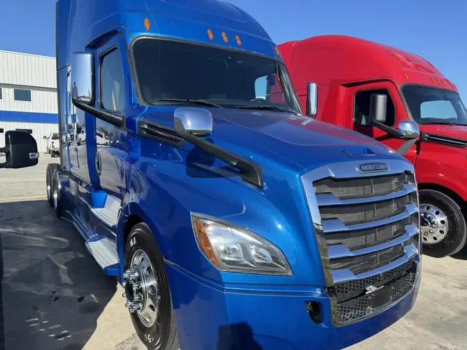 2020 Freightliner Cascadia 126