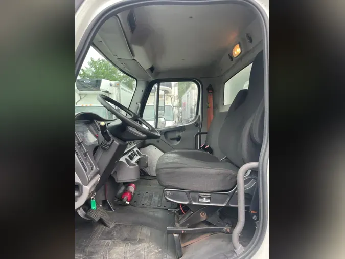 2018 FREIGHTLINER M2 106