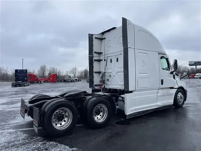 2022 FREIGHTLINER CA126