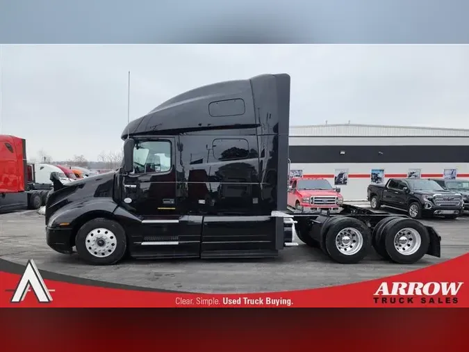 2021 VOLVO VNL64T760