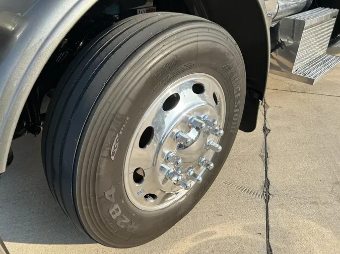2022 Peterbilt 389