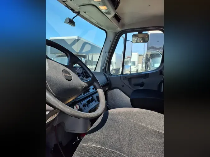 2017 FREIGHTLINER/MERCEDES M2 106