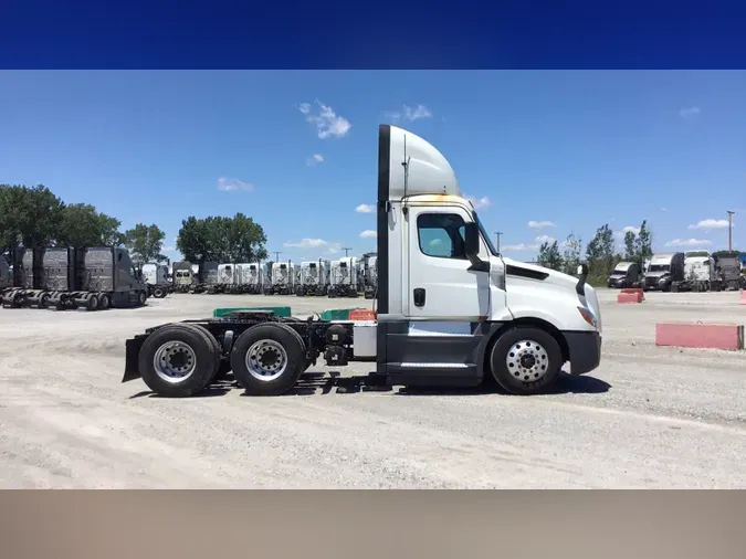 2020 Freightliner Cascadia 126