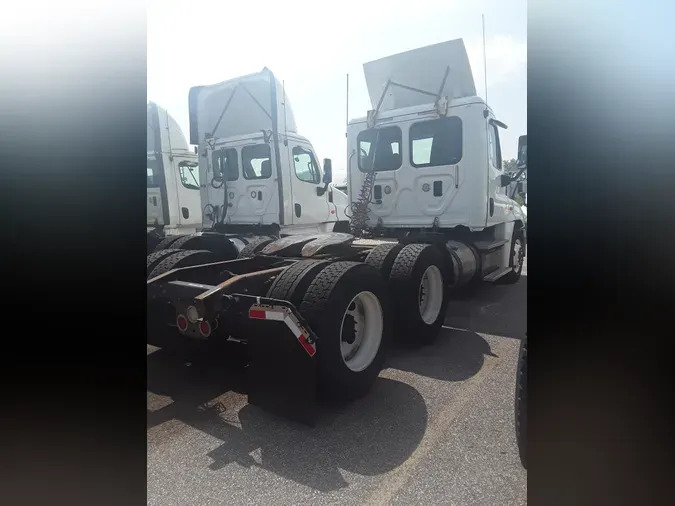 2016 FREIGHTLINER/MERCEDES CASCADIA 125