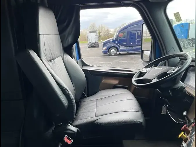 2021 FREIGHTLINER CA126