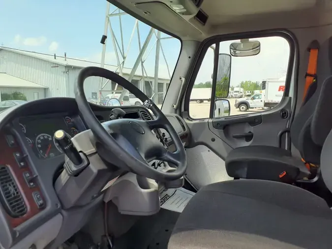 2018 FREIGHTLINER M2 106