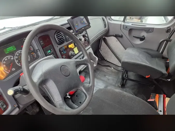 2018 FREIGHTLINER/MERCEDES M2 106