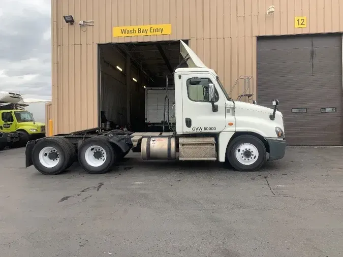 2018 Freightliner X12564ST