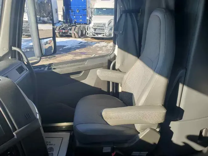 2020 VOLVO VNL64T760